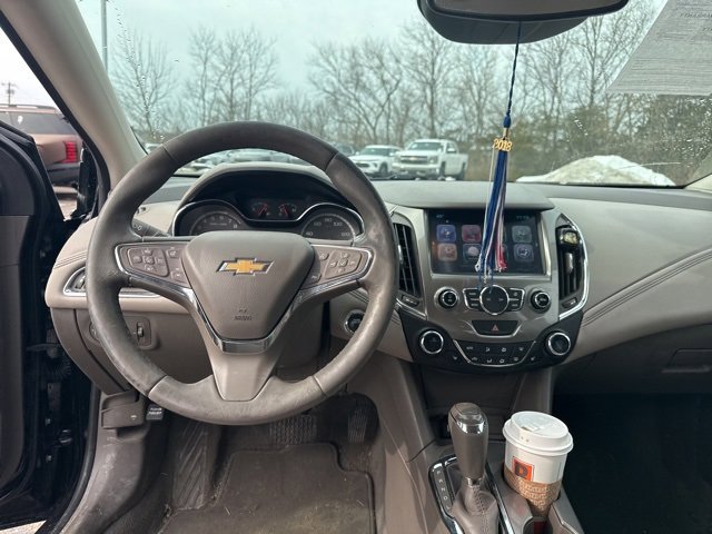 Used 2017 Chevrolet Cruze Premier image 9