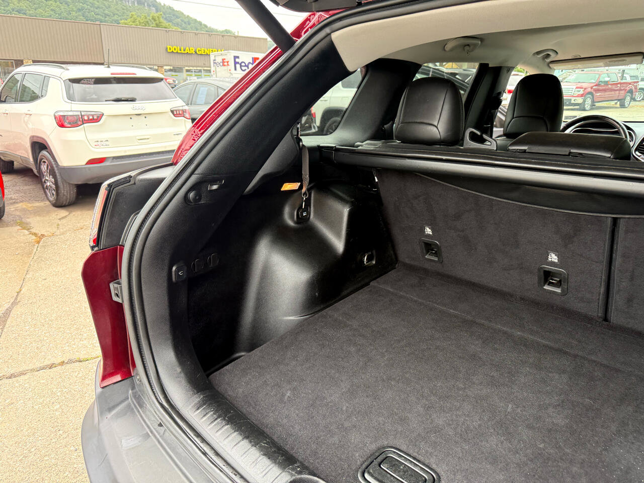 Used 2019 Jeep Cherokee Limited image 41