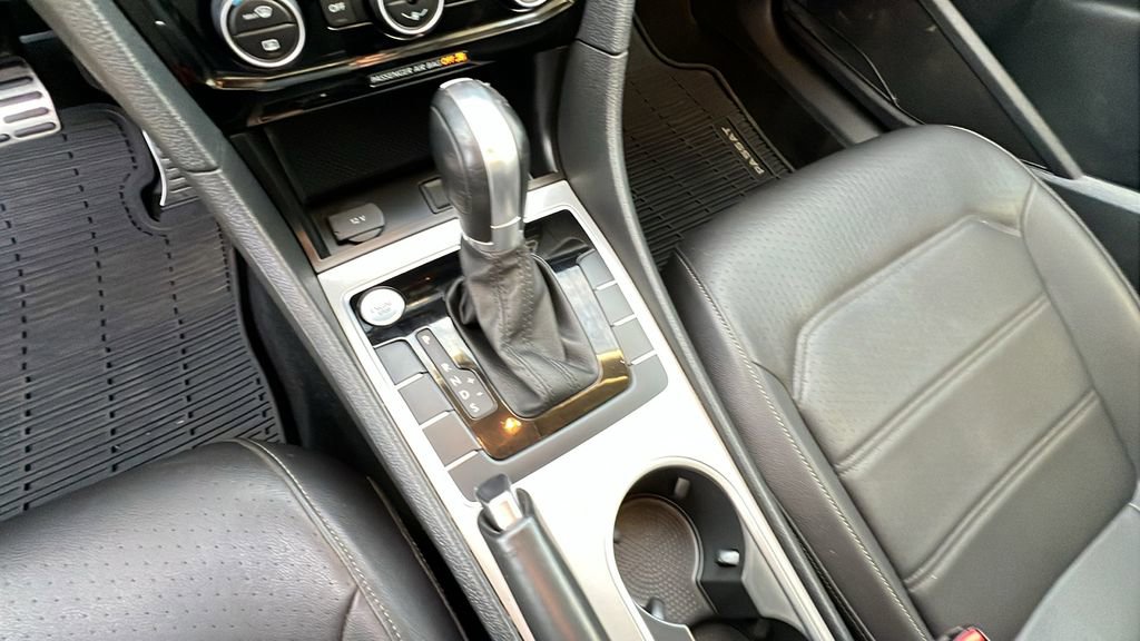 Used 2020 Volkswagen Passat 2.0T R-Line image 27