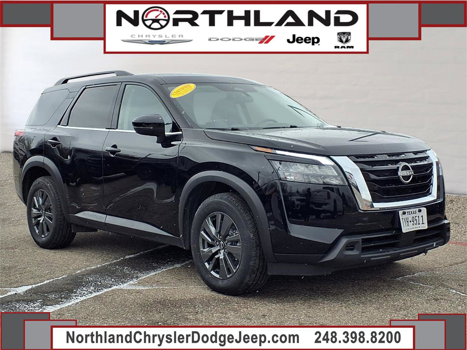 Used 2024 Nissan Pathfinder SV image 1