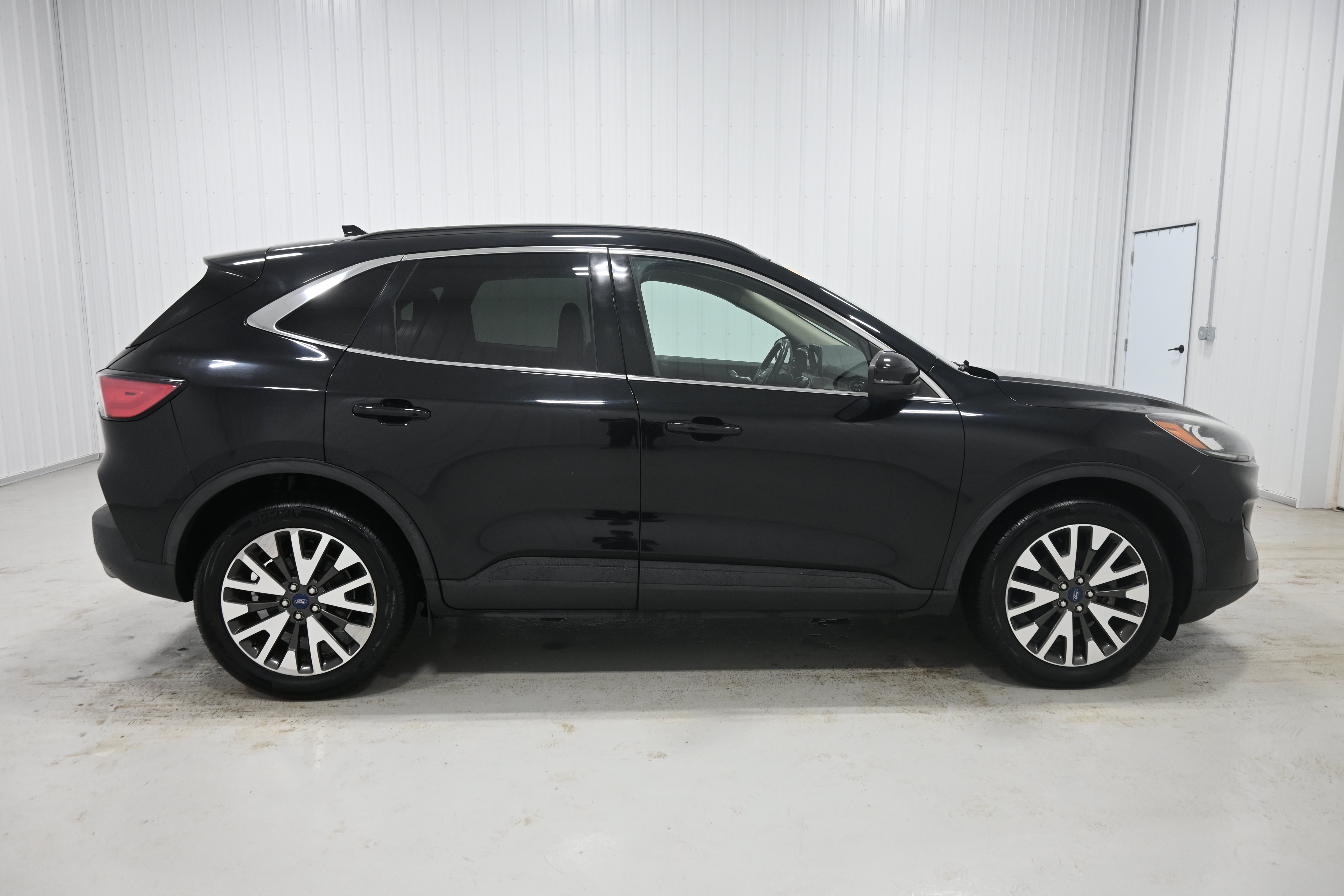 Used 2020 Ford Escape Titanium AWD/4WD image 37