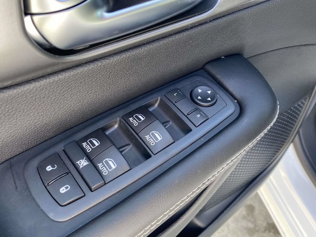 New 2026 Chrysler Pacifica Select w/ S Appearance Package FWD image 15