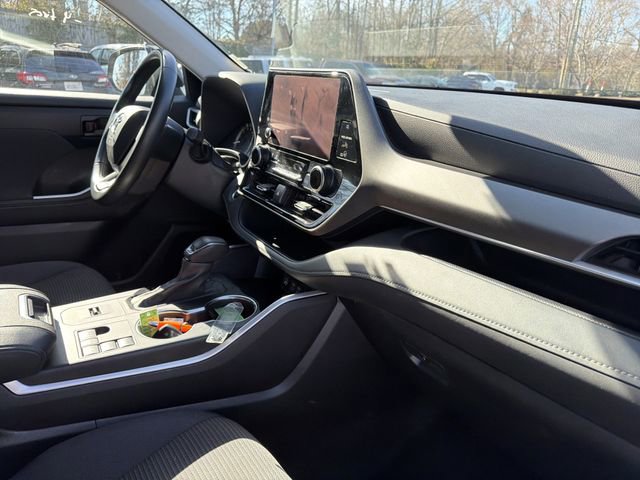 Used 2024 Toyota Highlander LE image 21