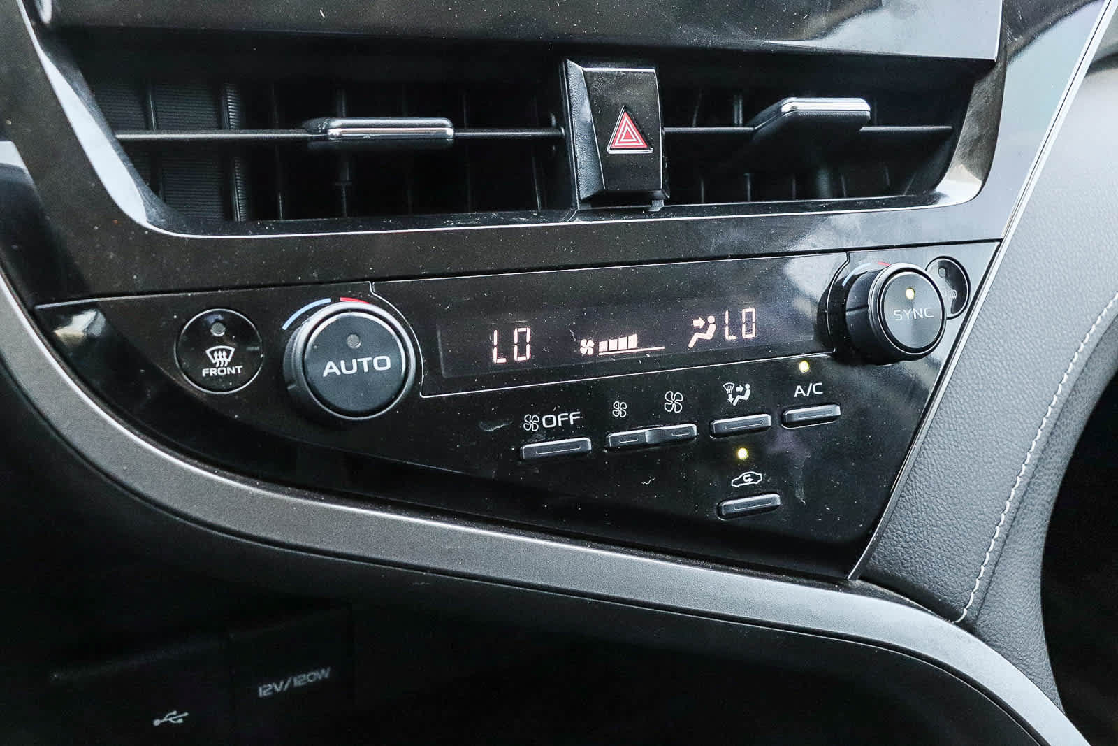 Used 2022 Toyota Camry SE FWD image 19
