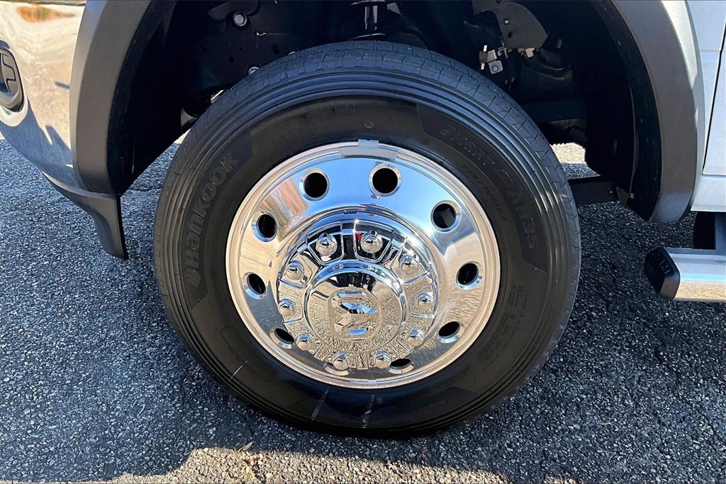 Used 2024 RAM 5500 Tradesman w/ Chrome Appearance Group image 28