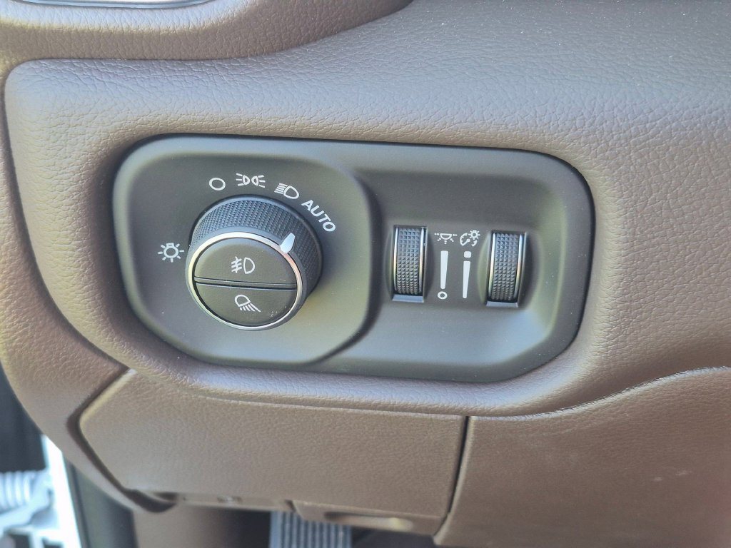 New 2026 RAM 3500 Laramie AWD/4WD image 15