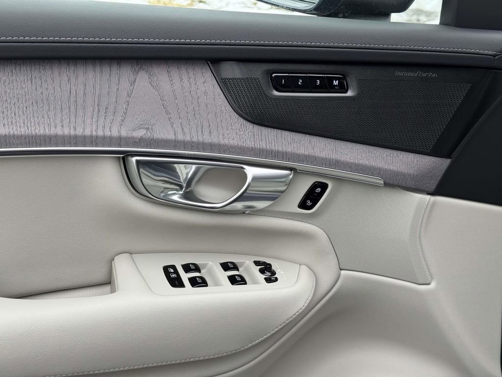 New 2026 Volvo XC90 B5 Ultra w/ Protection Package Premier image 16