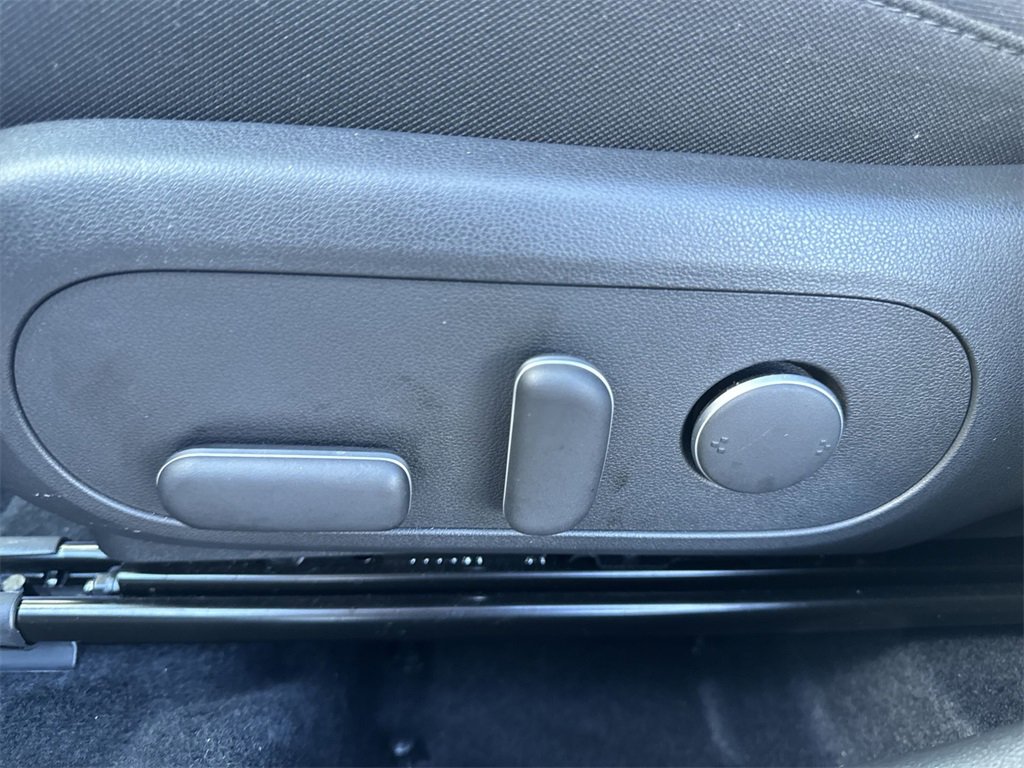 Used 2025 Hyundai Kona SEL image 18