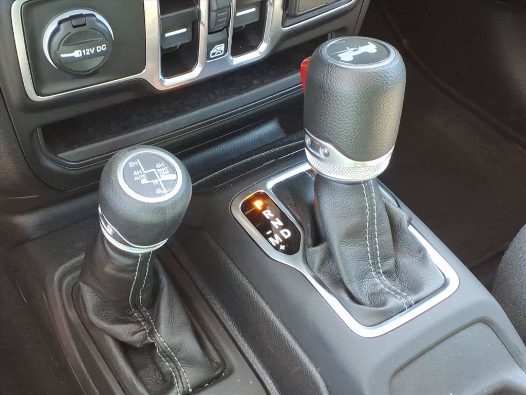Used 2025 Jeep Wrangler Unlimited Sahara AWD/4WD image 33