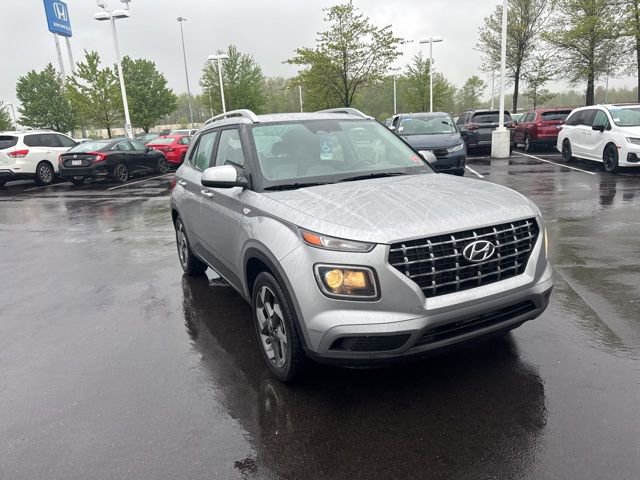 Used 2023 Hyundai Venue SEL w/ Cargo Package FWD image 4