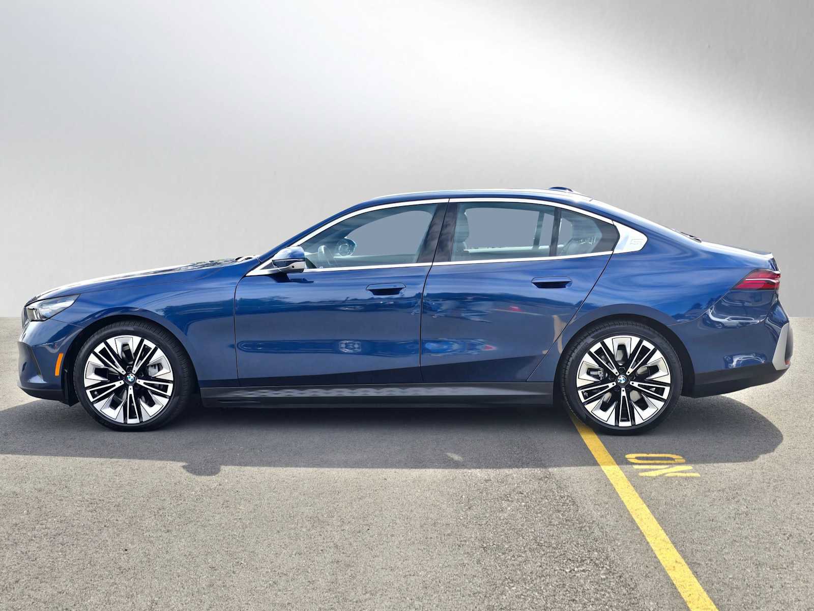 Used 2026 BMW i5 eDrive40 AWD/4WD image 6