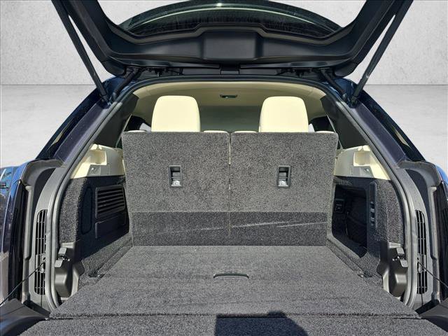 New 2025 Land Rover Range Rover Long Wheelbase SE image 13