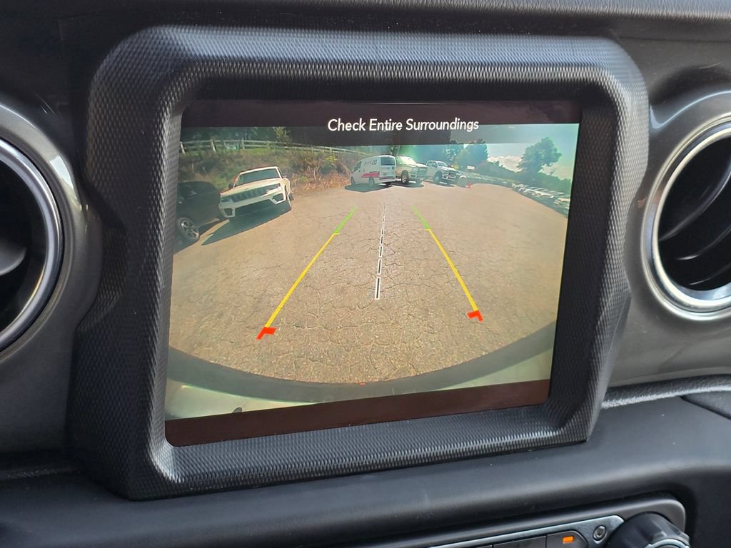 Used 2022 Jeep Wrangler Unlimited Sahara AWD/4WD image 9