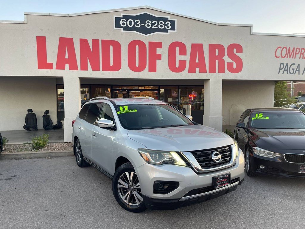 Used 2017 Nissan Pathfinder S image 1