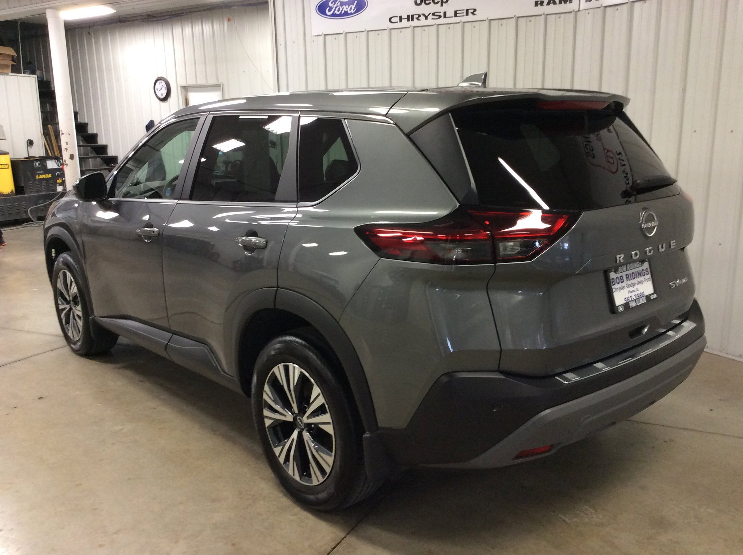 Used 2022 Nissan Rogue SV AWD/4WD image 3
