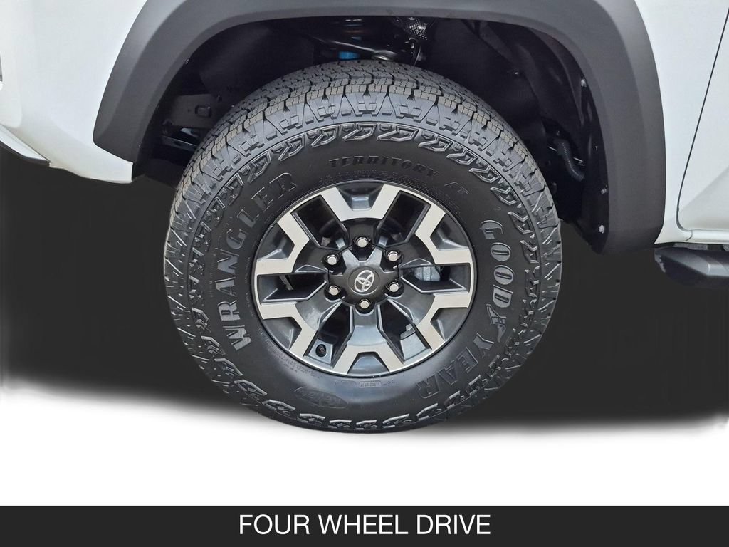 Used 2021 Toyota Tacoma TRD Off-Road w/ Technology Package AWD/4WD image 11