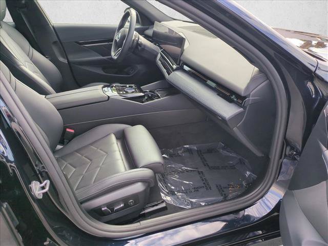 Used 2025 BMW 530i w/ M Sport Package RWD image 22