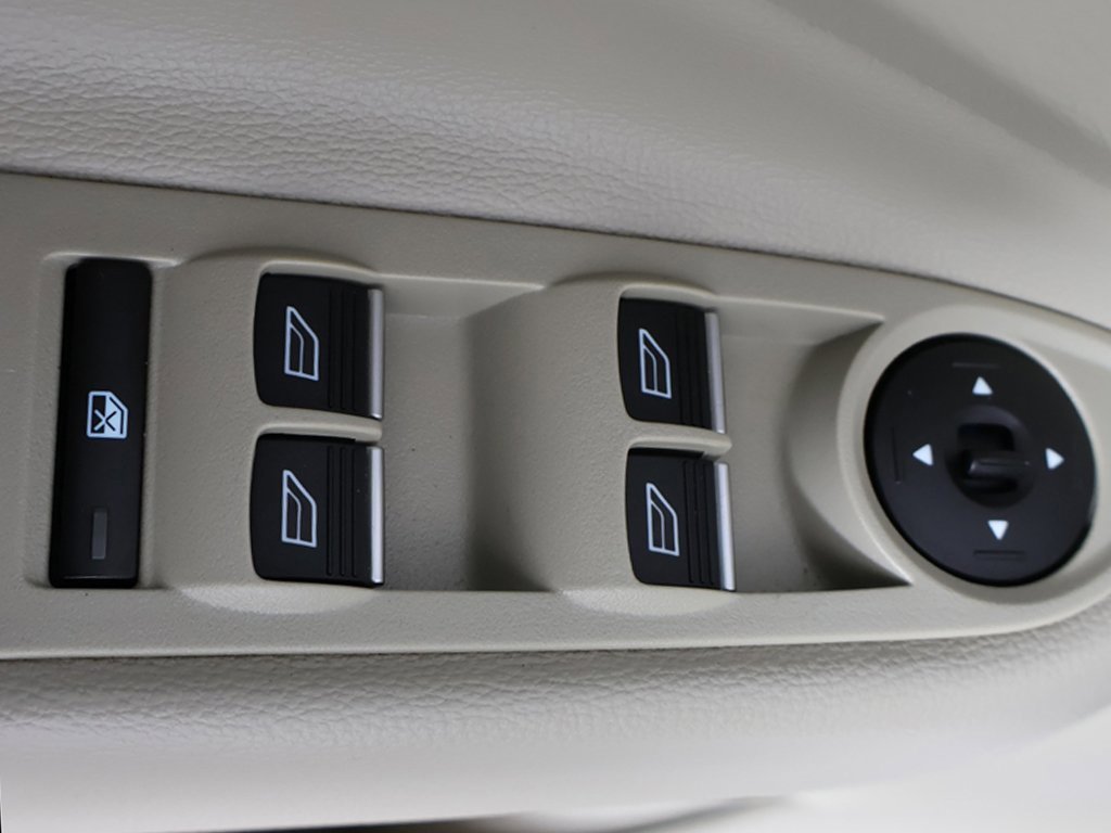 Used 2017 Ford Escape Titanium image 33