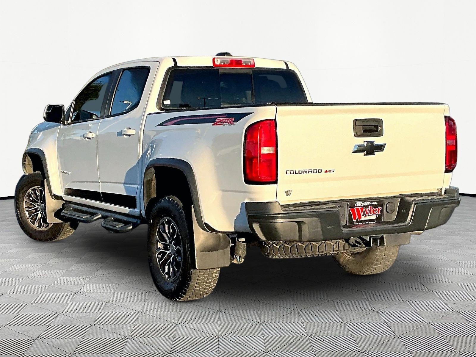 Used 2018 Chevrolet Colorado ZR2 w/ LPO, Door Decal Package AWD/4WD image 4