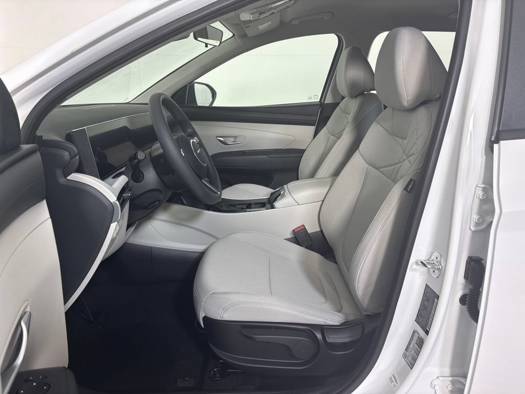 New 2026 Hyundai Tucson SE w/ Tow & Go Package FWD image 14