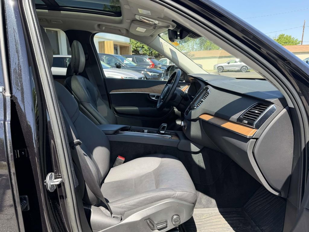 Used 2023 Volvo XC90 B6 Plus w/ Protection Package AWD/4WD image 12