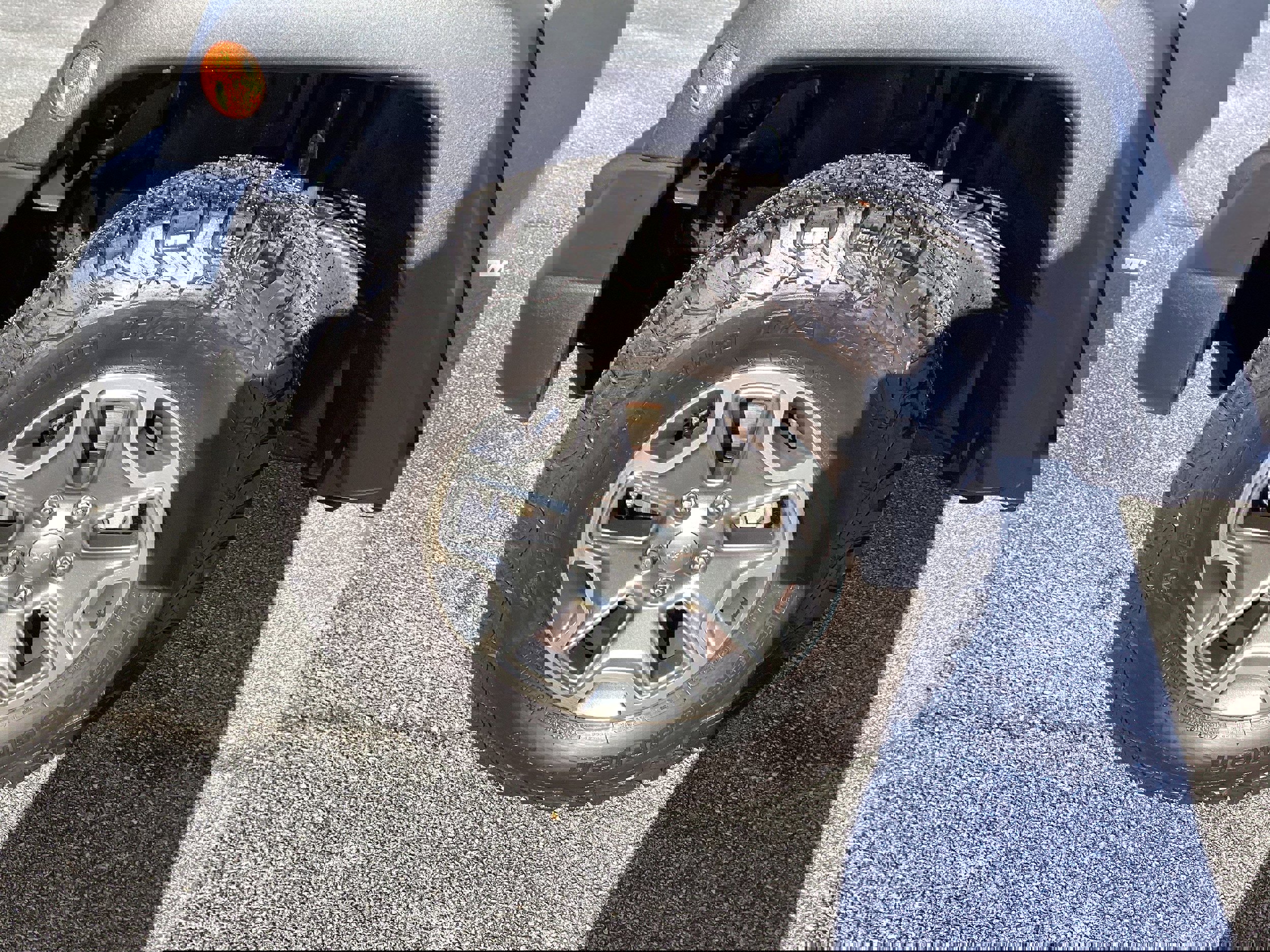 Used 2018 Jeep Wrangler Rubicon w/ Power Convenience Group image 9