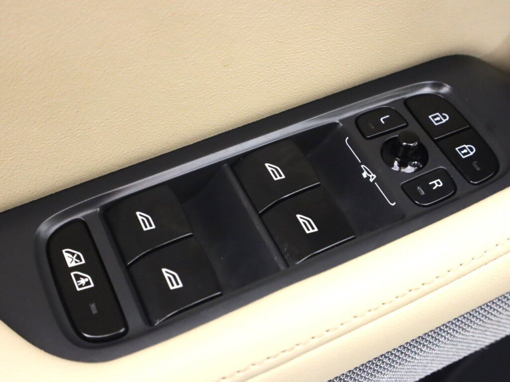 Used 2022 Polestar Polestar 2 w/ Performance Package AWD/4WD image 27