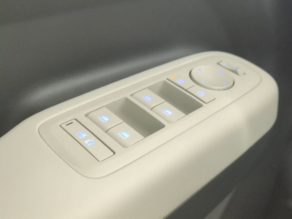 Certified 2026 Hyundai Santa Fe SE image 28