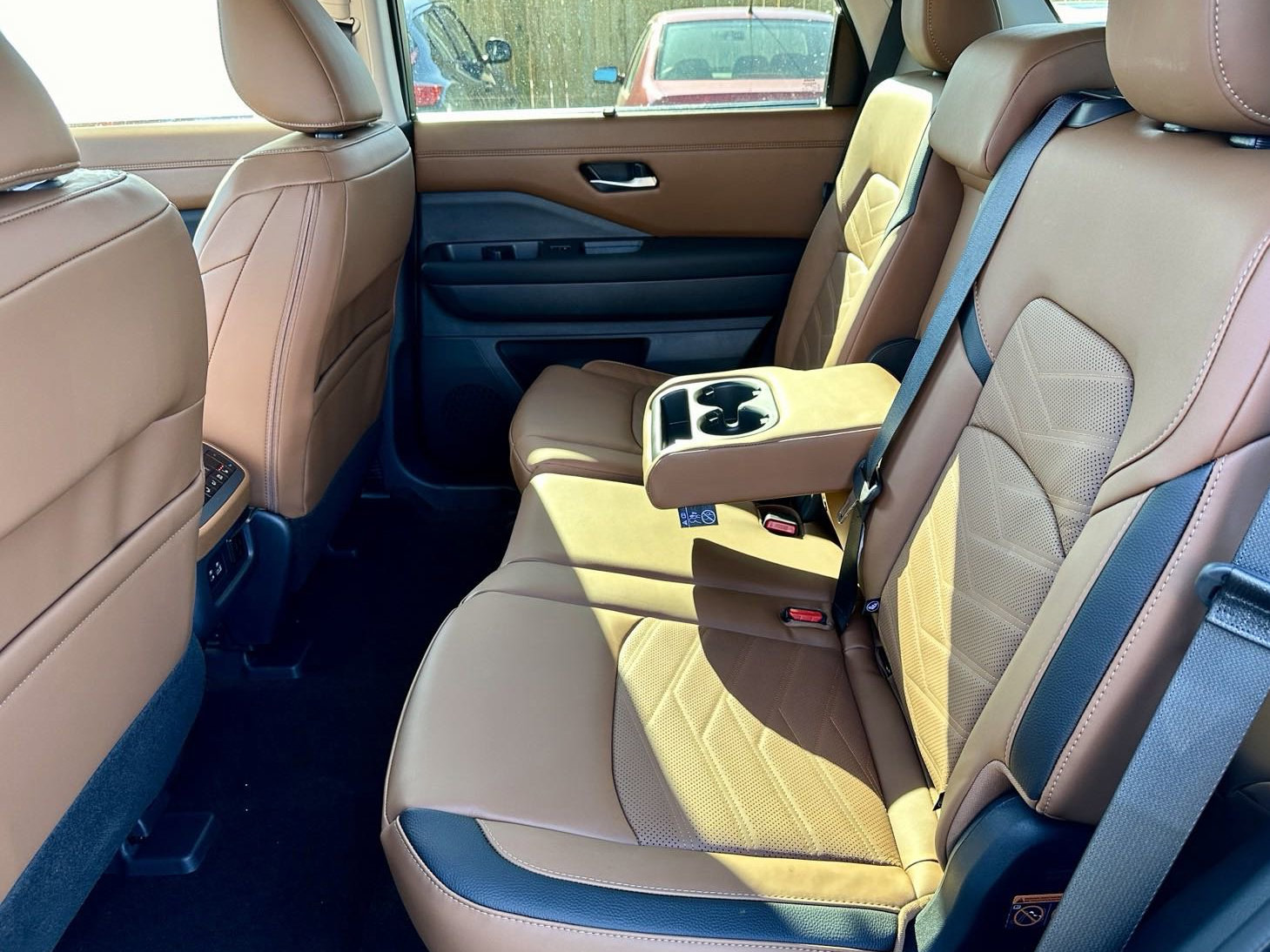 New 2025 Nissan Pathfinder Platinum w/ Black Appearance Package image 37