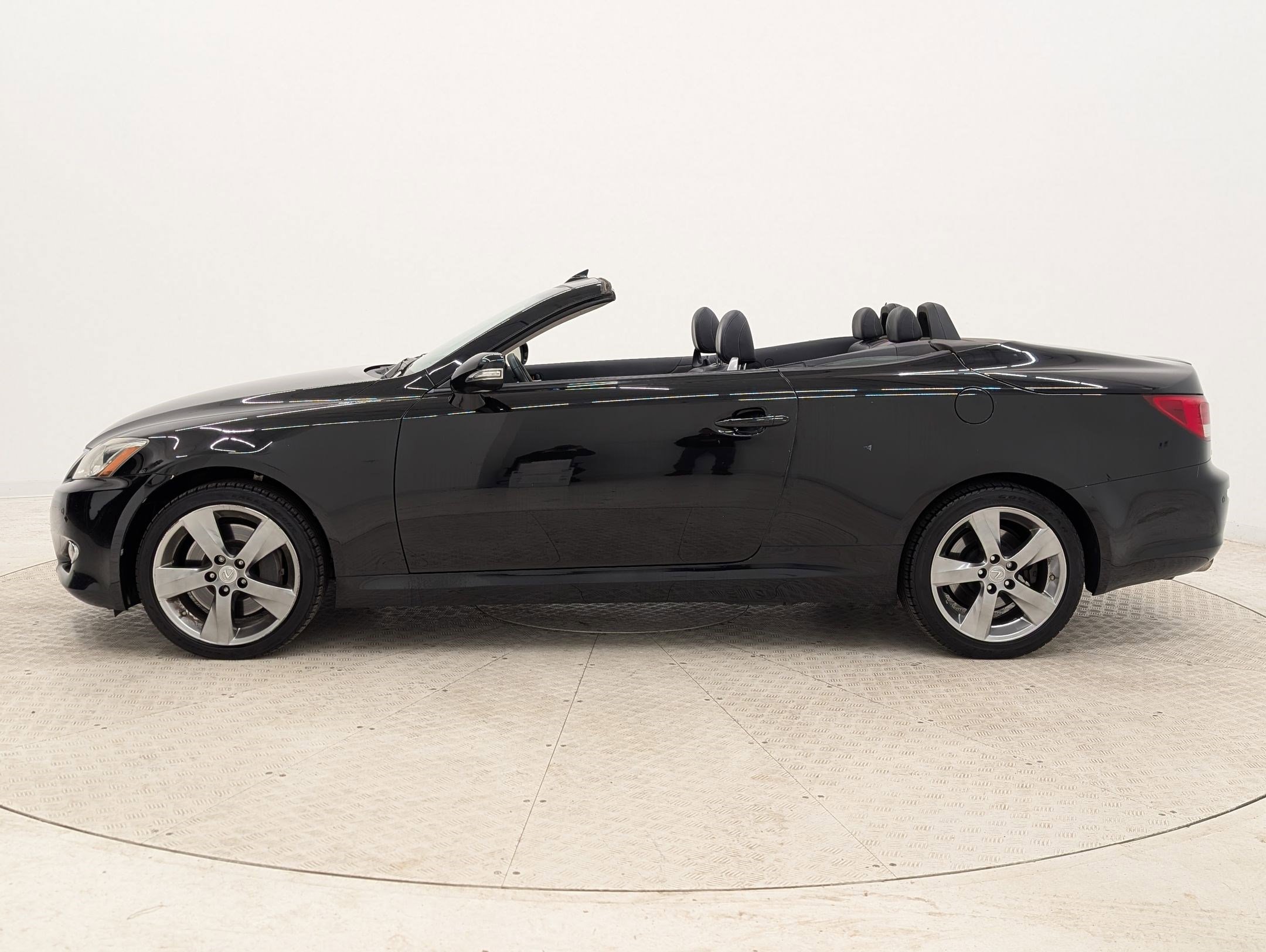 Used 2010 Lexus IS 350C image 2