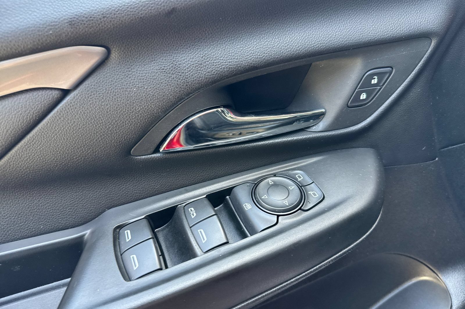 Used 2023 Chevrolet Bolt LT w/ Infotainment Package FWD image 12
