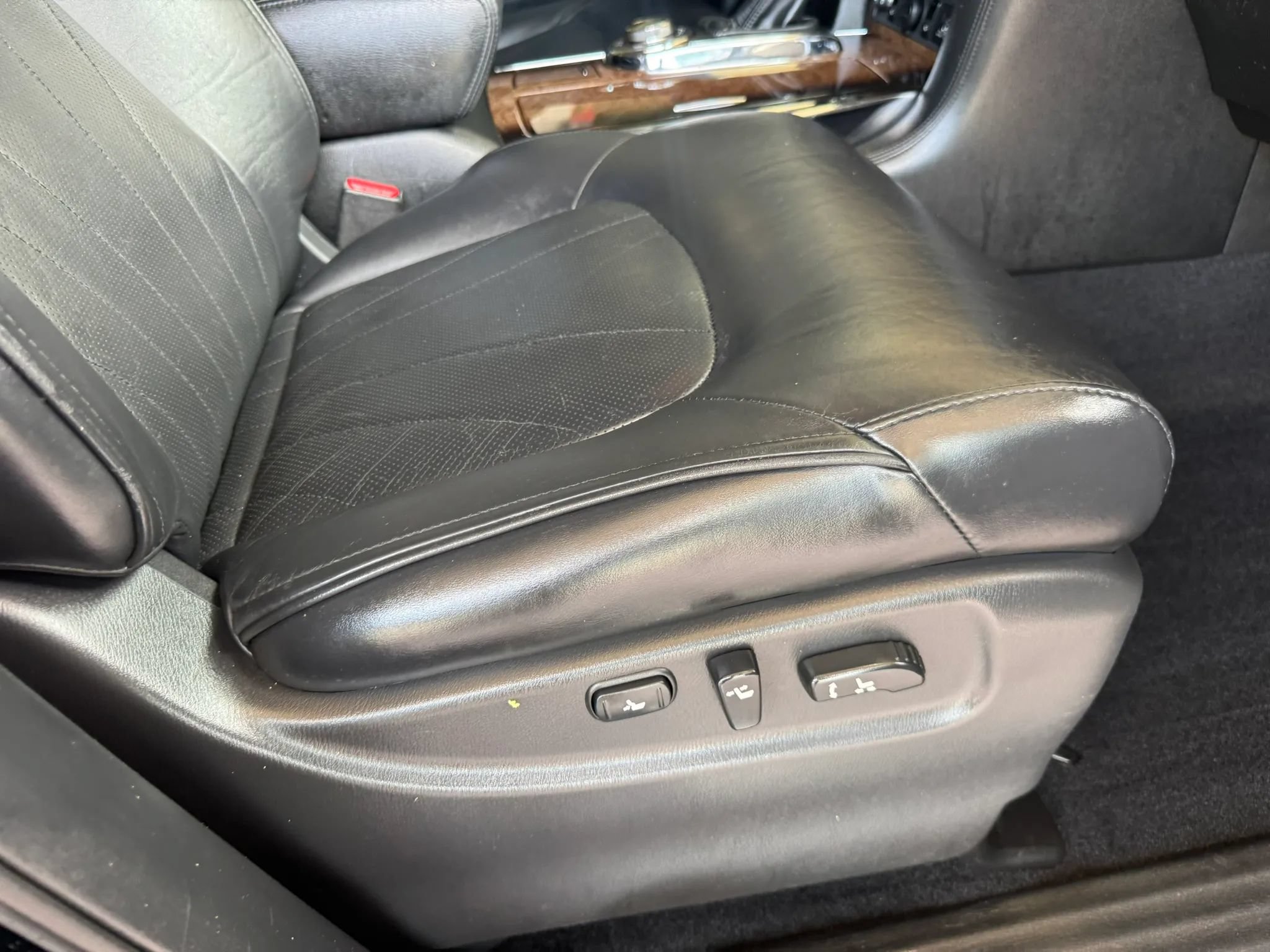 Used 2012 INFINITI QX56 4WD w/ Deluxe Touring Pkg image 17