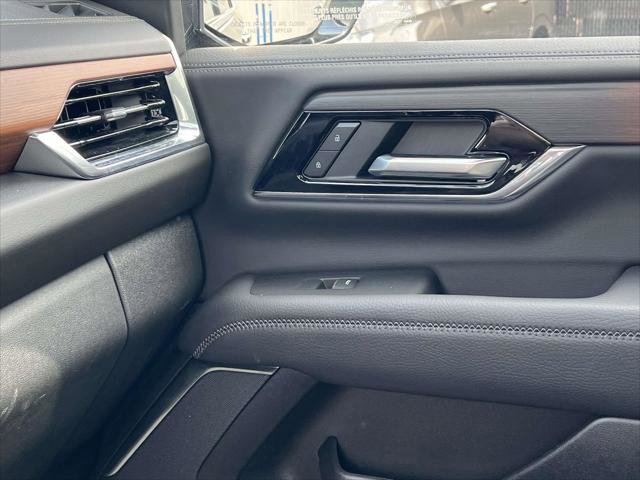 Used 2025 GMC Yukon XL Denali w/ Sun & Power Step Package image 34