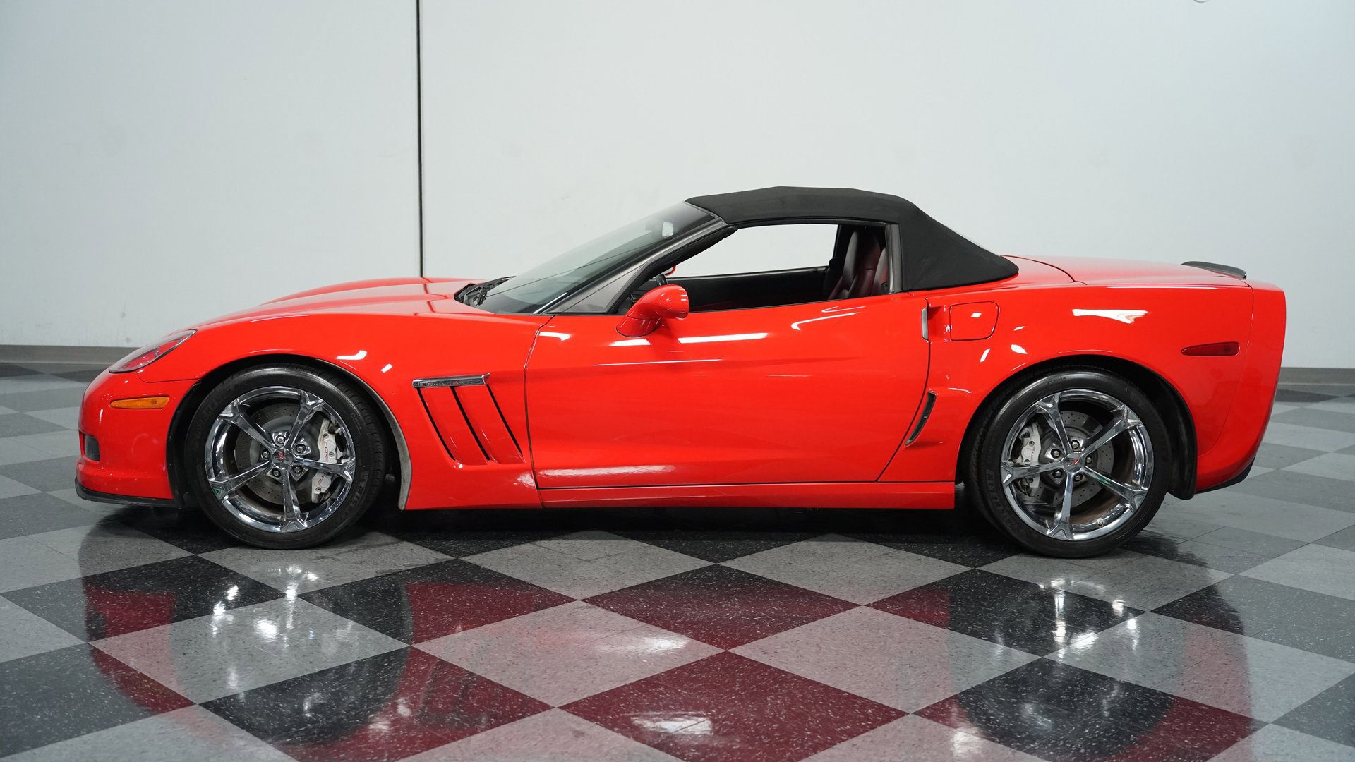 Used 2010 Chevrolet Corvette Grand Sport w/ Preferred Equipment Group image 2