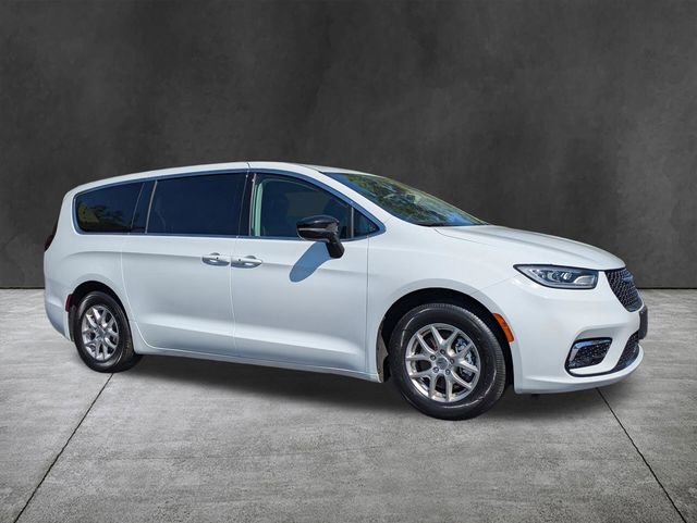 Used 2024 Chrysler Pacifica Touring-L FWD video 2