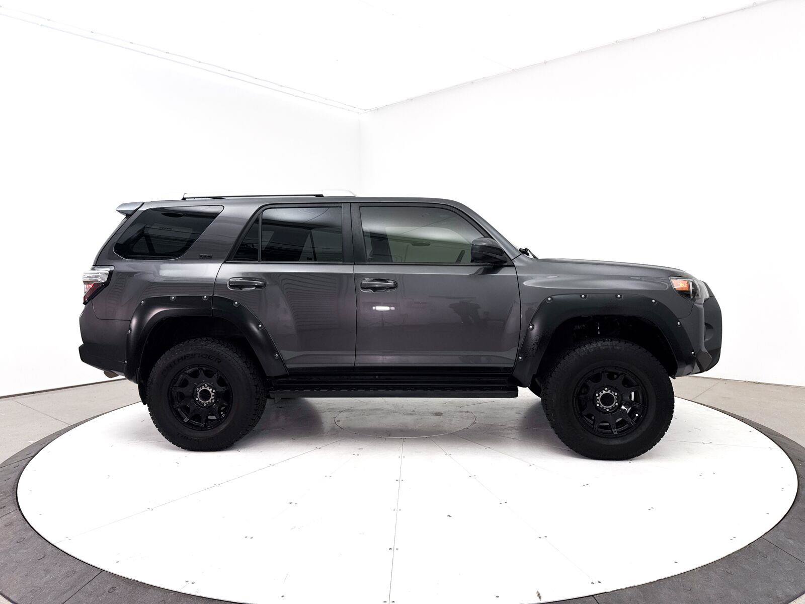 Used 2018 Toyota 4Runner SR5 AWD/4WD image 34