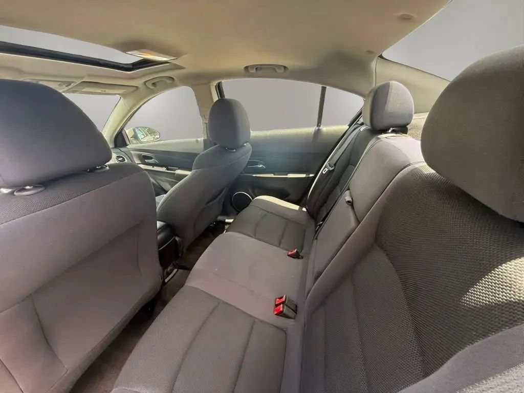 Used 2016 Chevrolet Cruze LT w/ Sun And Sound Package FWD image 15