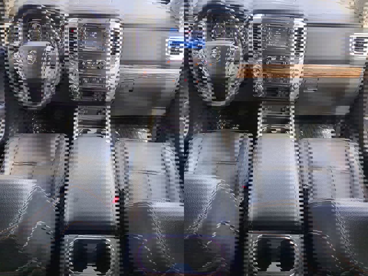 Used 2018 Nissan Titan SL image 16