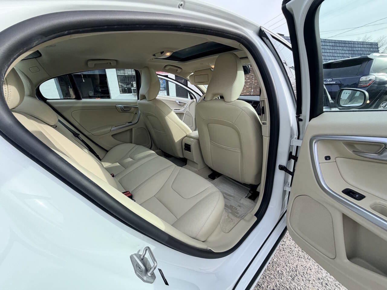 Used 2015 Volvo S60 T5 Premier image 38