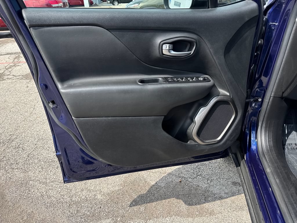 Certified 2020 Jeep Renegade Limited w/ Safety and Security Group AWD/4WD image 12