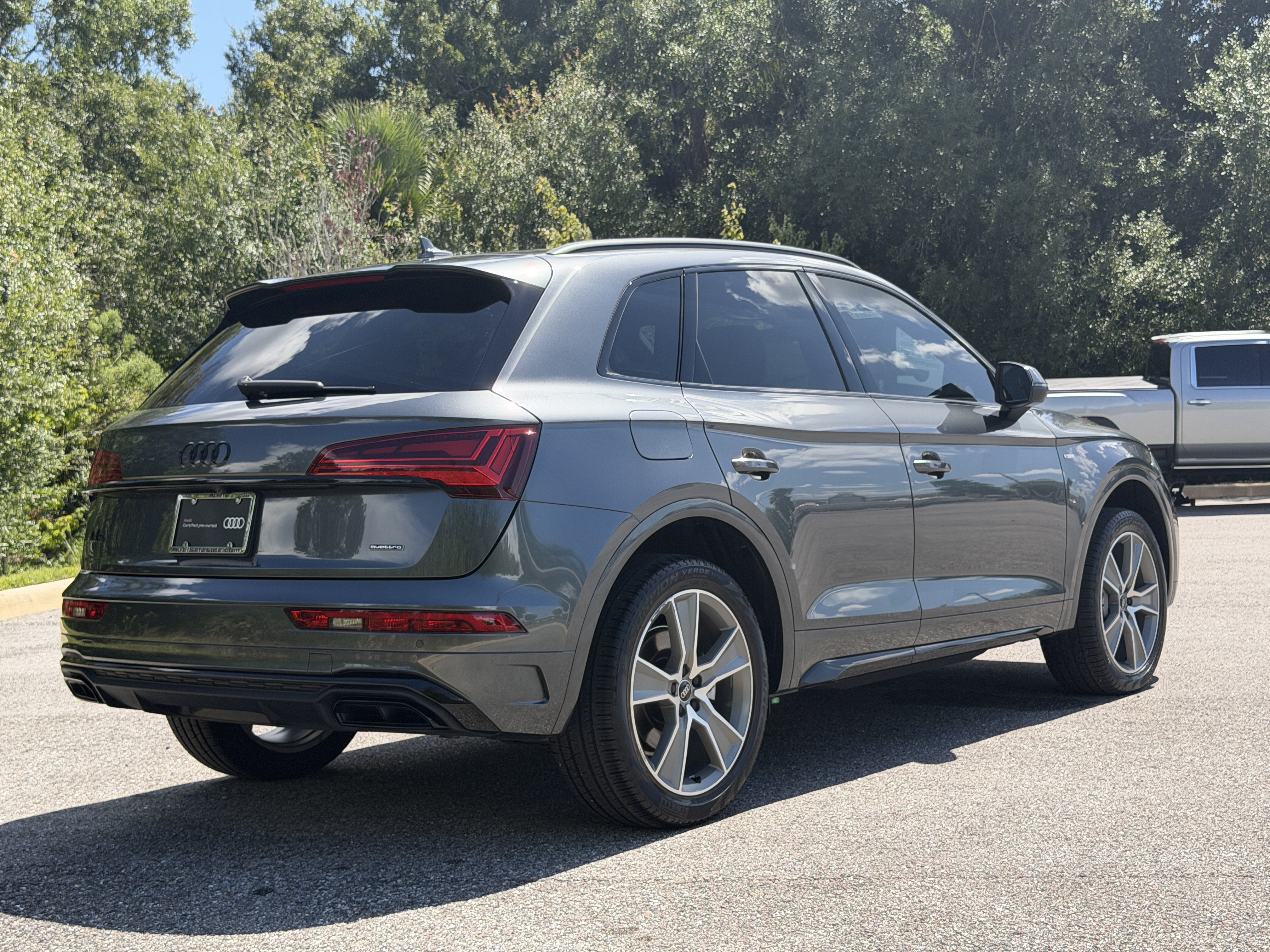 Certified 2025 Audi Q5 2.0T Premium w/ Convenience Plus Package AWD/4WD image 3