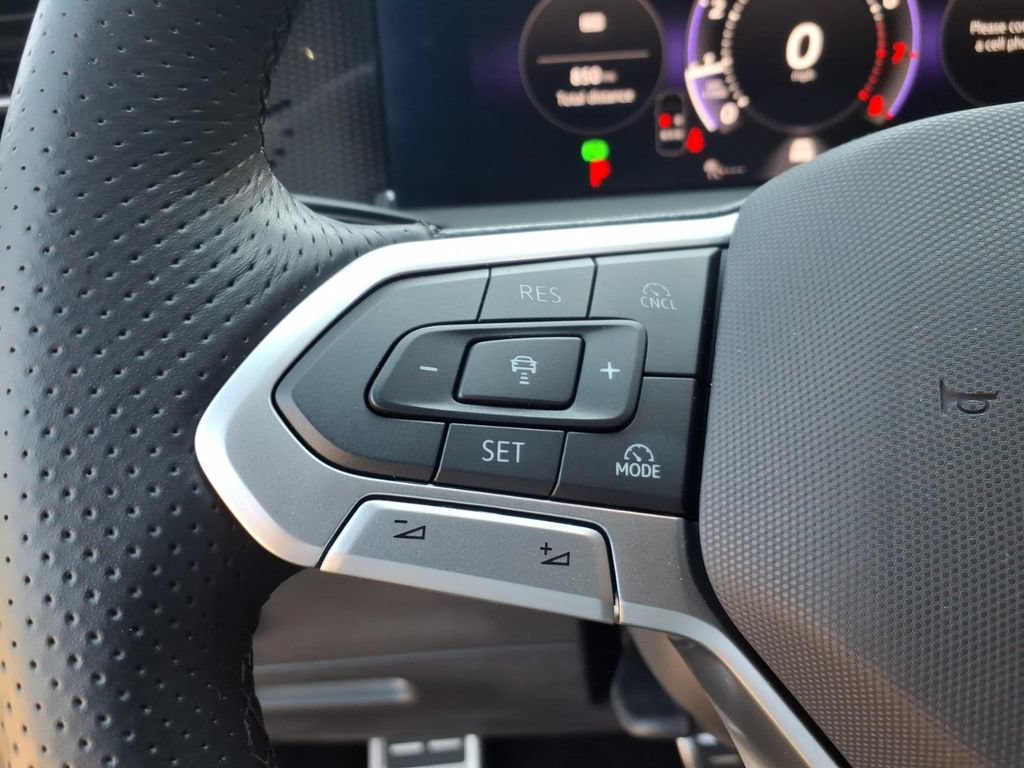 Certified 2026 Volkswagen Tiguan SE R-Line FWD image 29