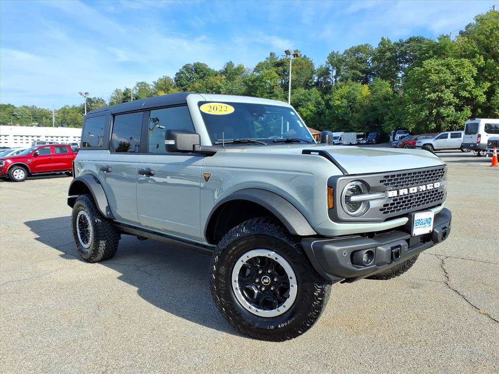 Used 2022 Ford Bronco Badlands w/ Sasquatch Package AWD/4WD image 3