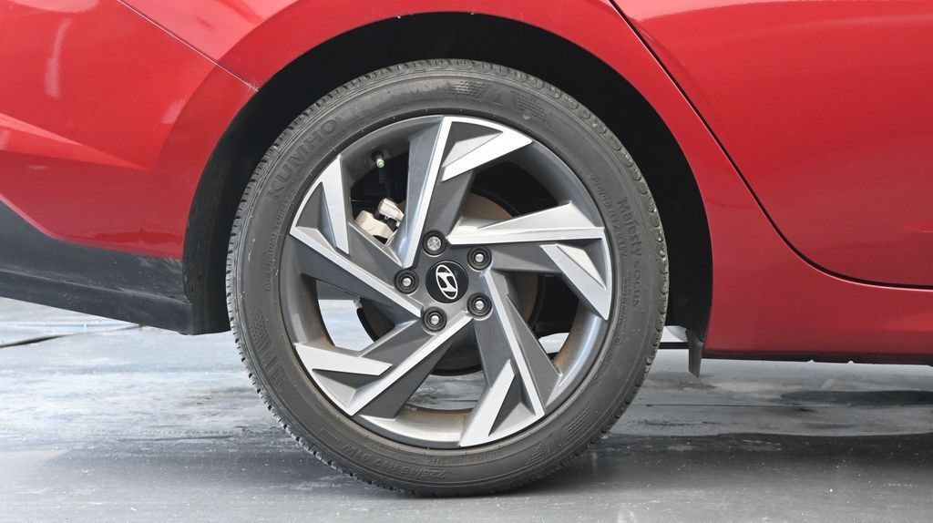 Used 2025 Hyundai Elantra Sport FWD image 9