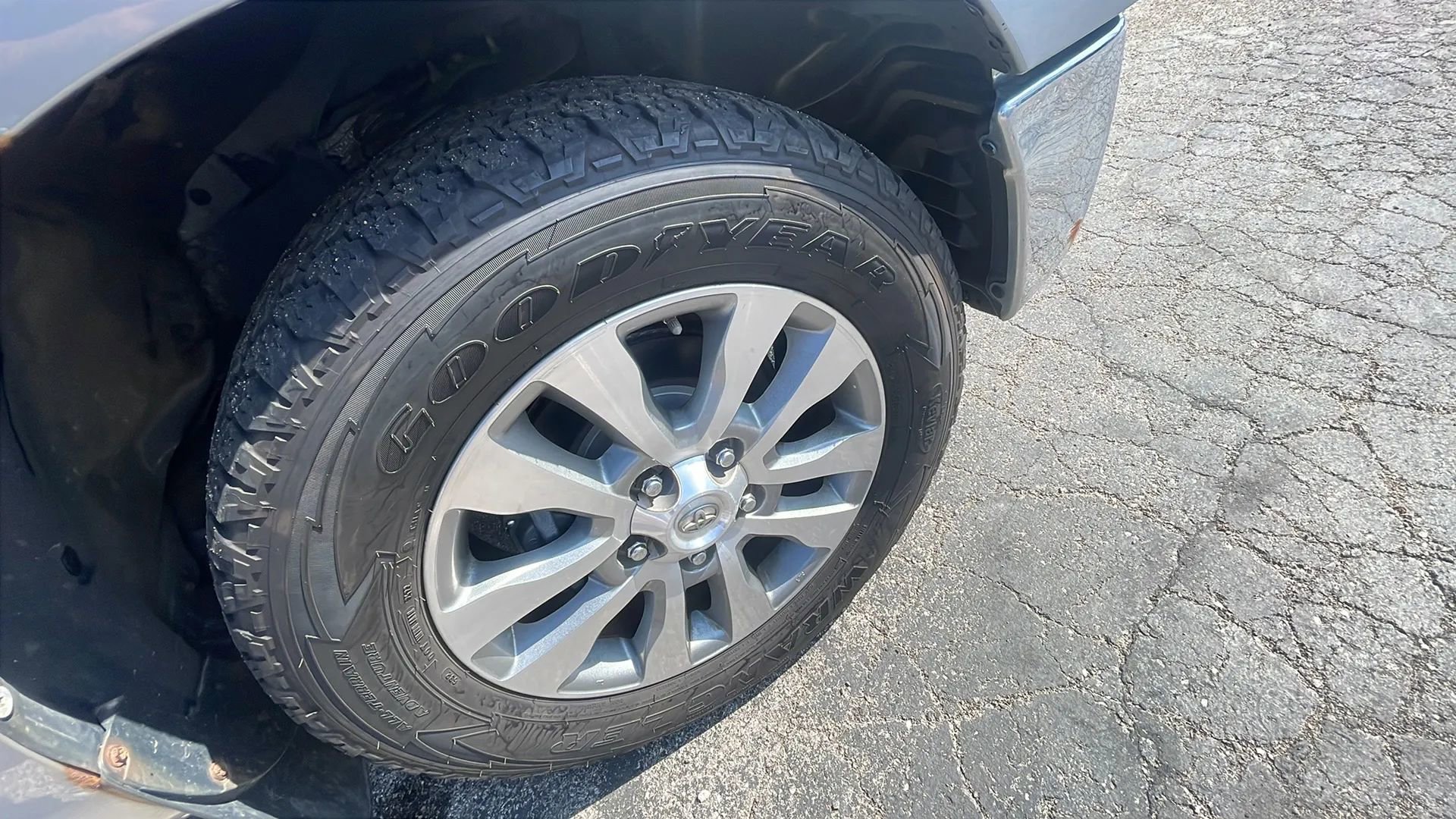 Used 2012 Toyota Tundra 4x4 Double Cab w/ TRD Off-Road Pkg image 30