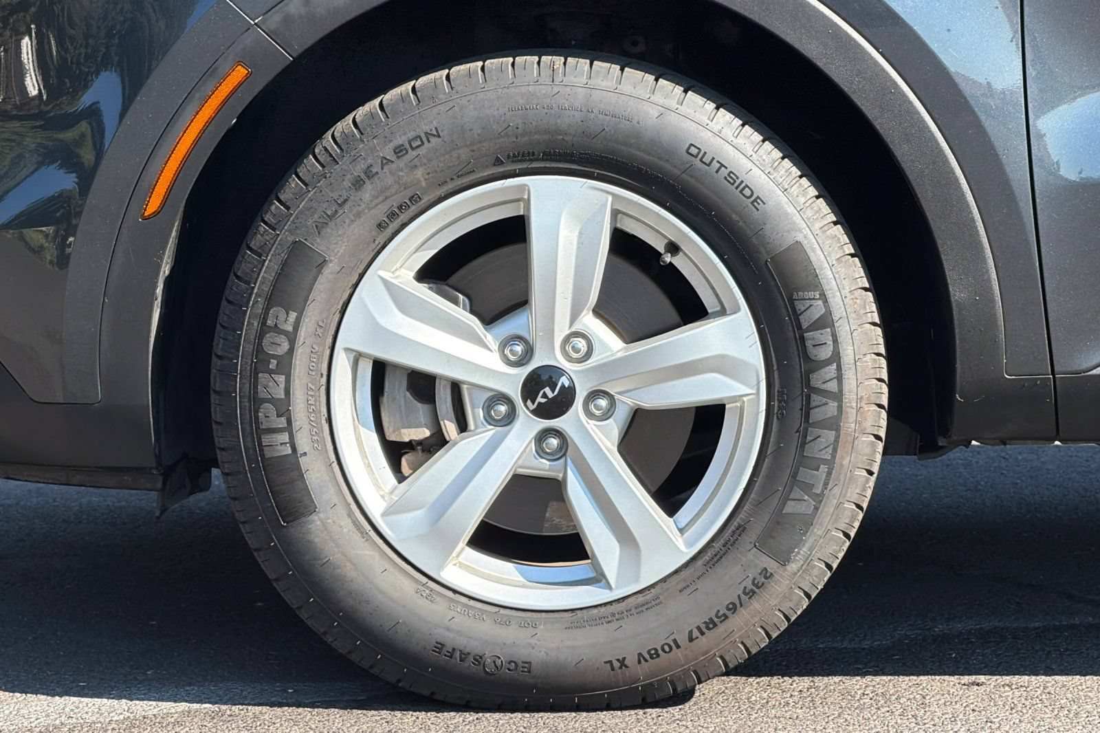 Used 2023 Kia Sorento LX AWD/4WD image 26