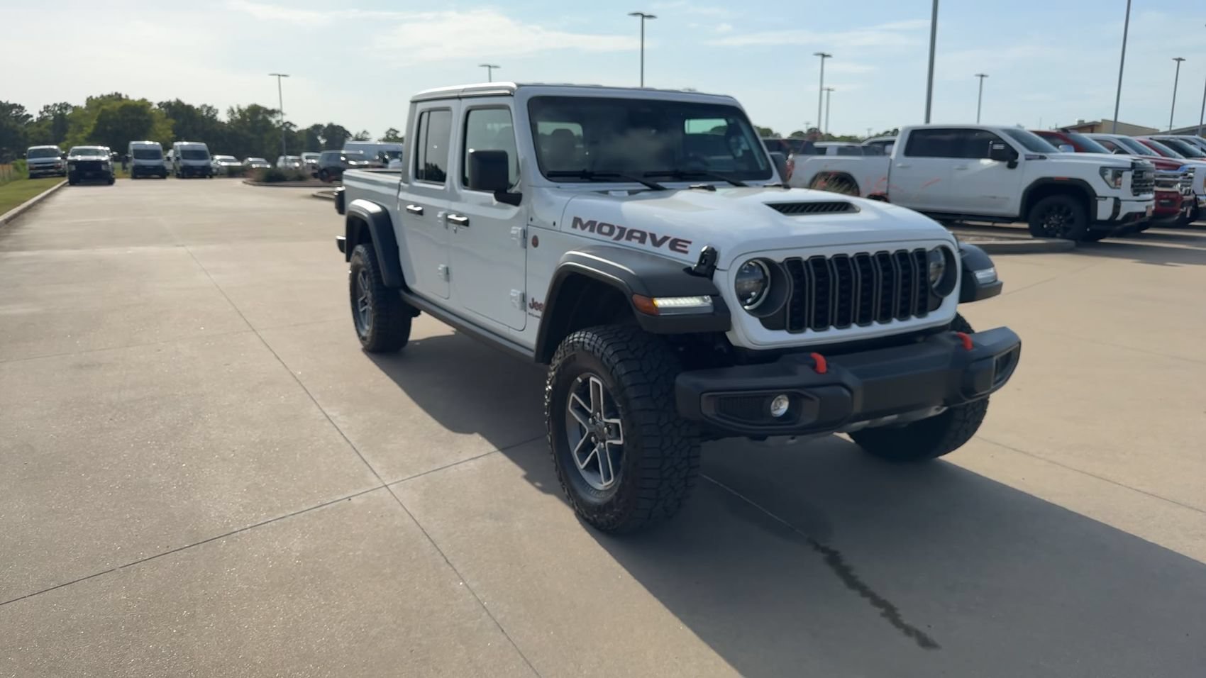 Used 2026 Jeep Gladiator Mojave AWD/4WD image 2