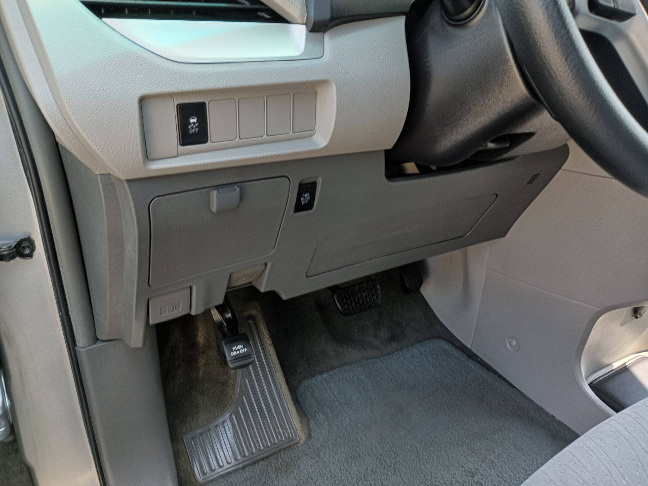 Used 2017 Toyota Sienna LE image 23