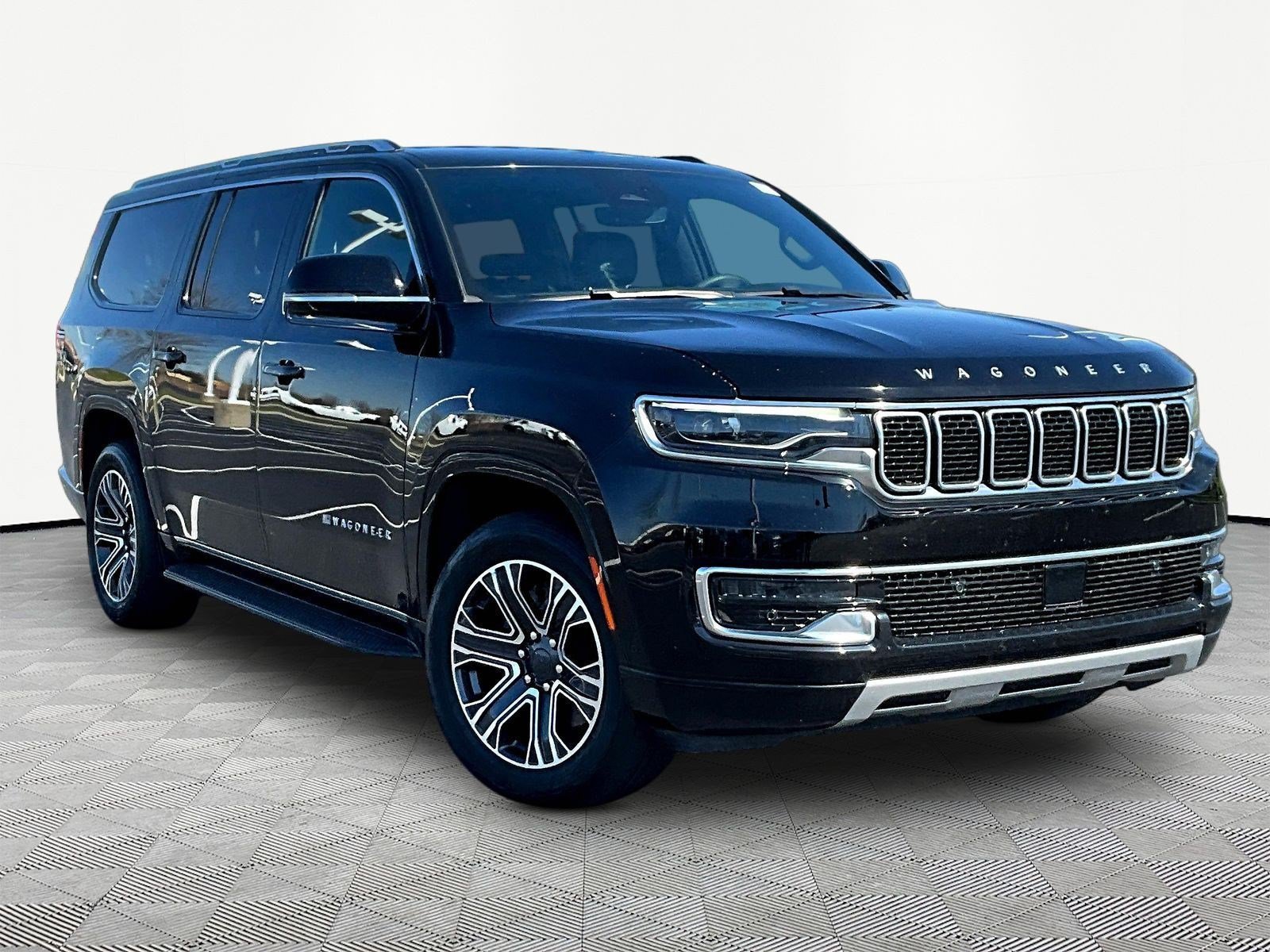 Used 2024 Jeep Wagoneer L Series II w/ Flexible Seating Group AWD/4WD image 3