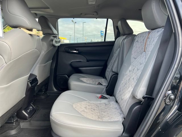Used 2023 Toyota Highlander Bronze Edition AWD/4WD image 13